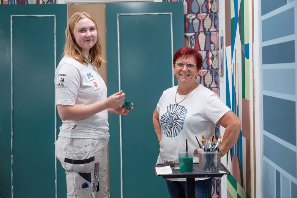 Camilla Lindholm Gelmer med sin fagtræner Hanne Asmussen på Rybners i Esbjerg, hvor der er trænet i mange, mange timer gennem de sidste to år. Foto Brian Rasmussen